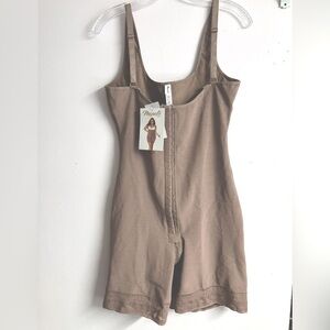 Mapale Cross Back Support Mid Leg Shapewear F505X, Size 3X, Mocha, NWT